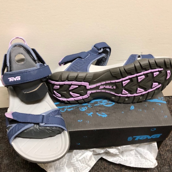 Teva numa print Sandals. NWT - Picture 3 of 4